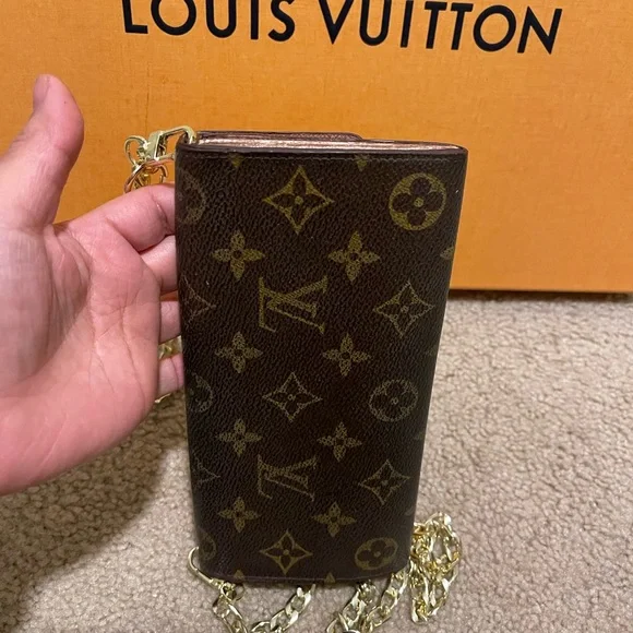 Louis Vuitton wallet crossbody - Picture 3 of 10